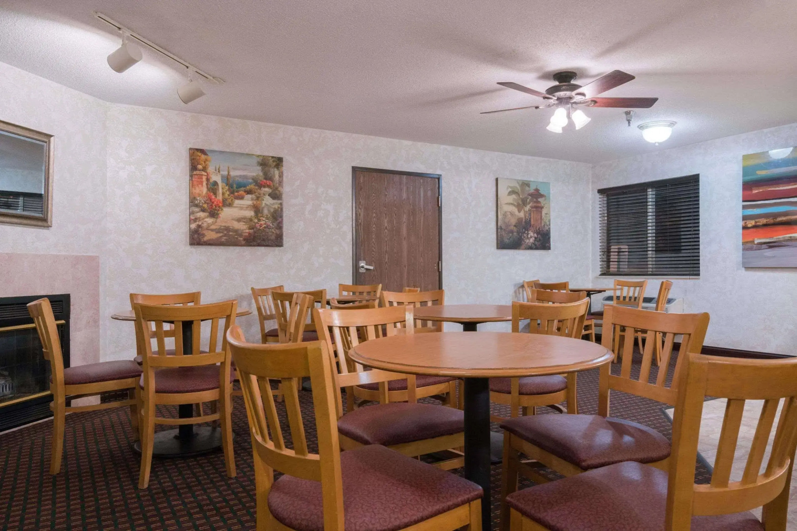 Howard Johnson Inn West Fargo