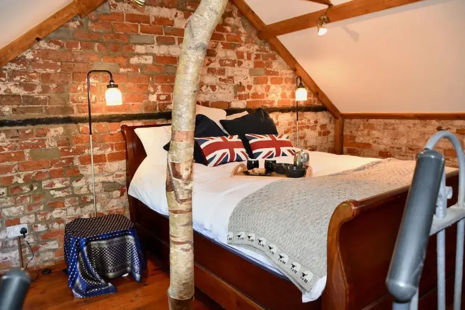 2-bed 18th Century Barn - Sleeps 6 - Pet Friendly