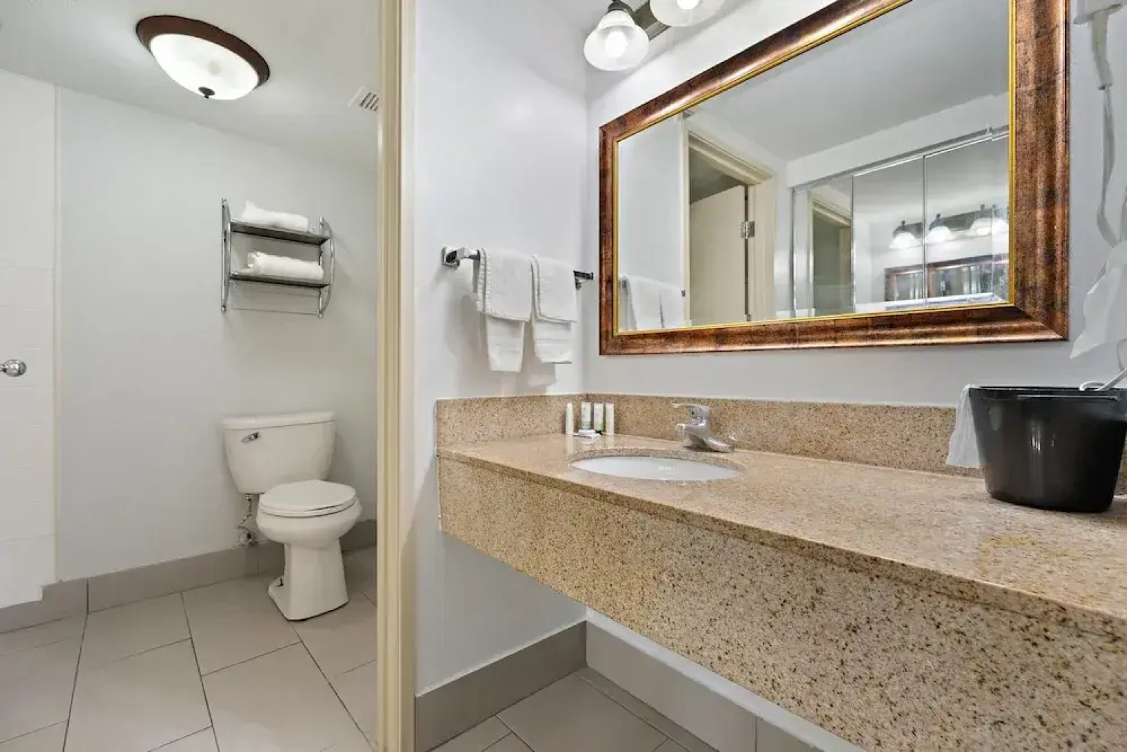 Chicago Club Inn Suites
