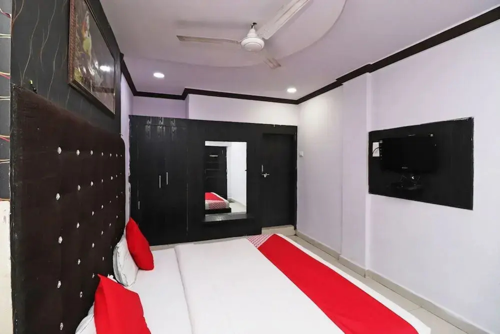 OYO 43850 Hotel Mn Galaxy