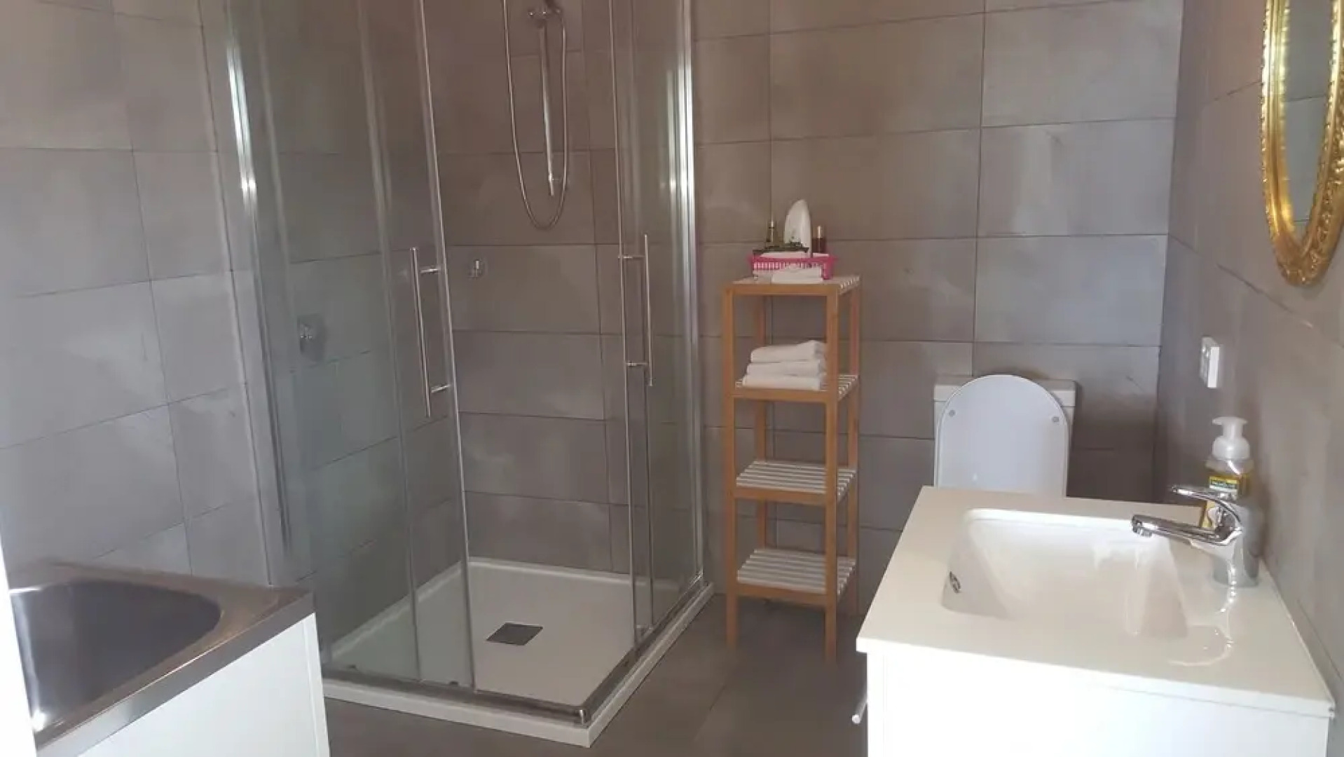 Applebay Guest House