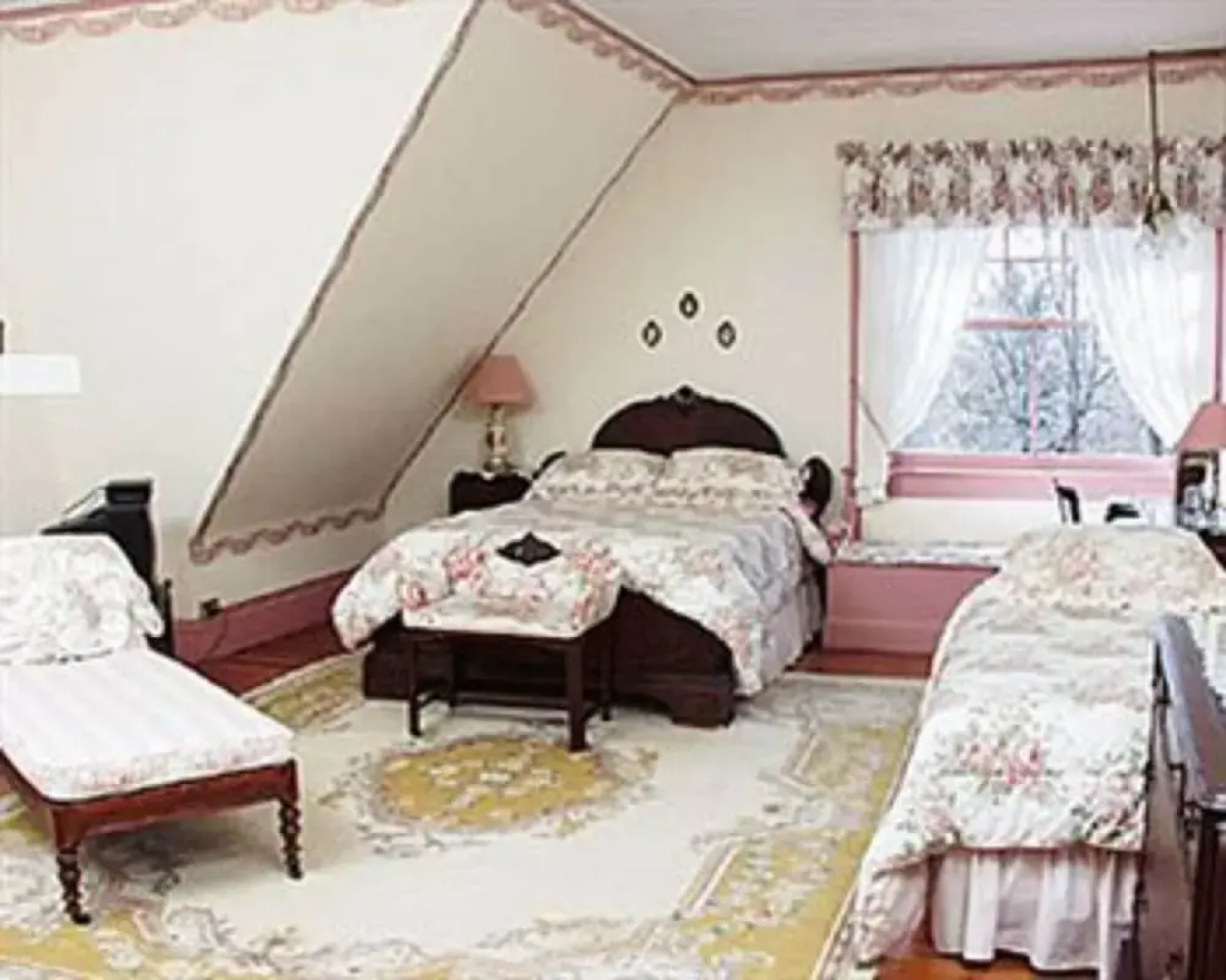 Whistler's Inn Bed & Breakfast