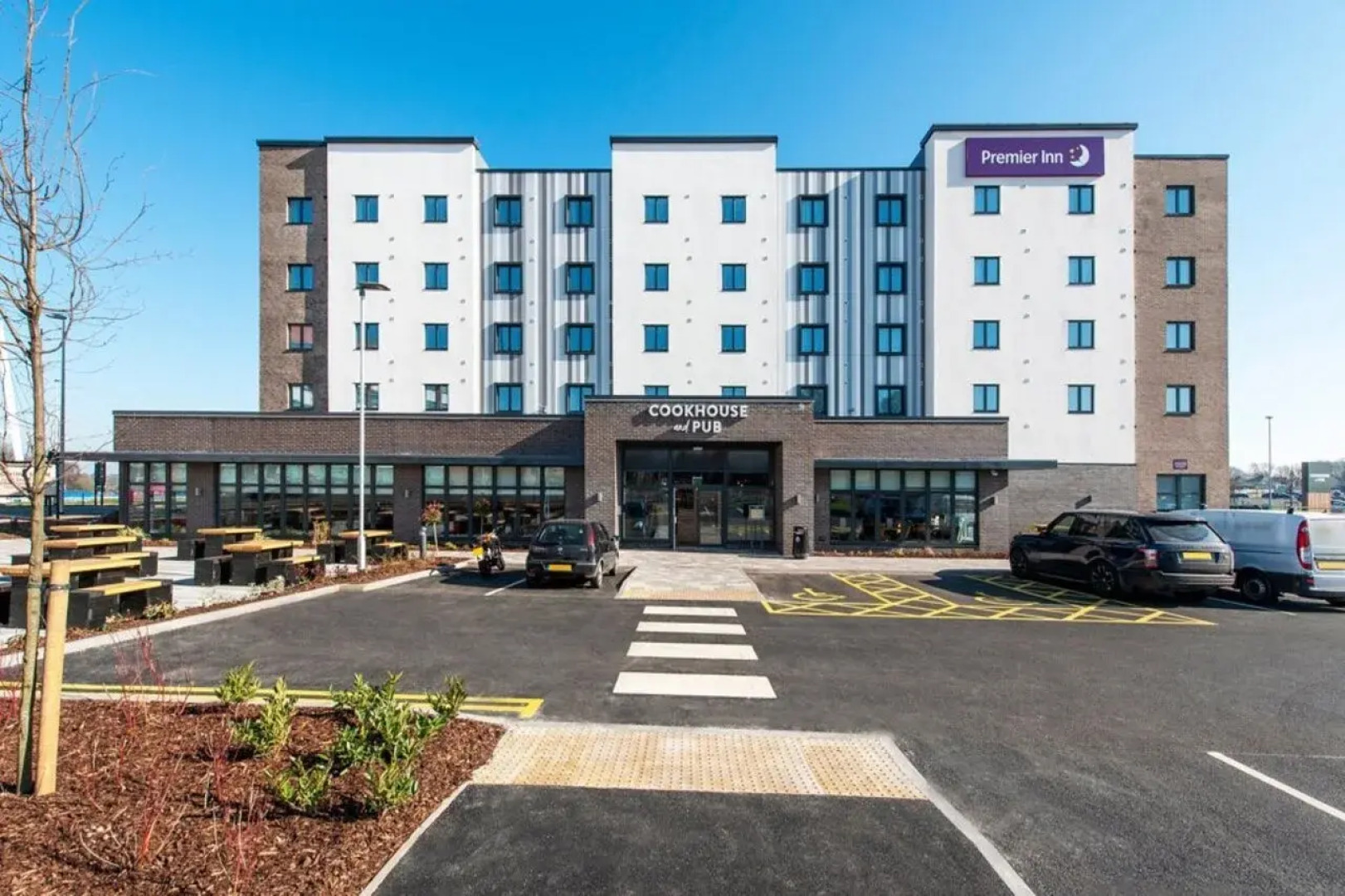 Premier Inn West Bromwich Town Centre - New Square