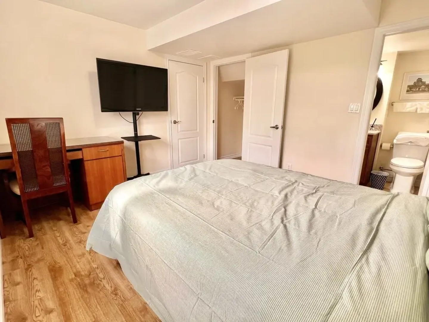 Cozy Home in Richmond Hill with Free Parking