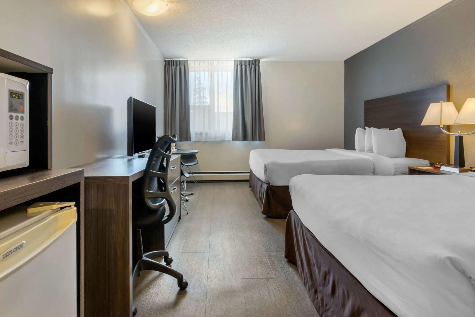 Super 8 by Wyndham Macleod Trail Calgary