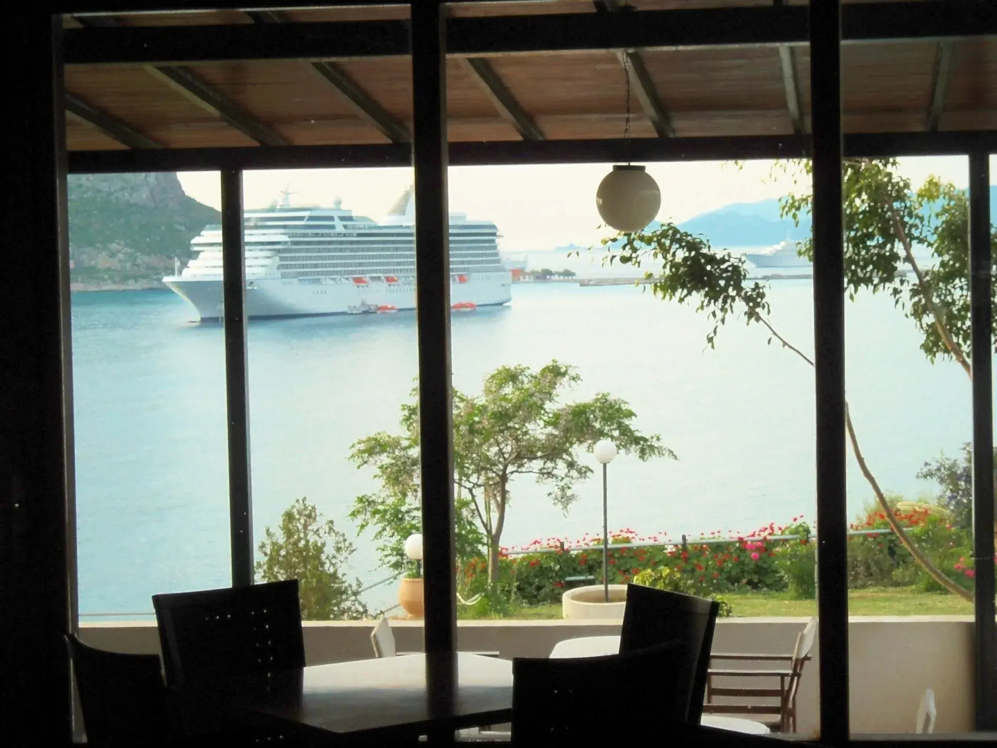 Crisais Hotel