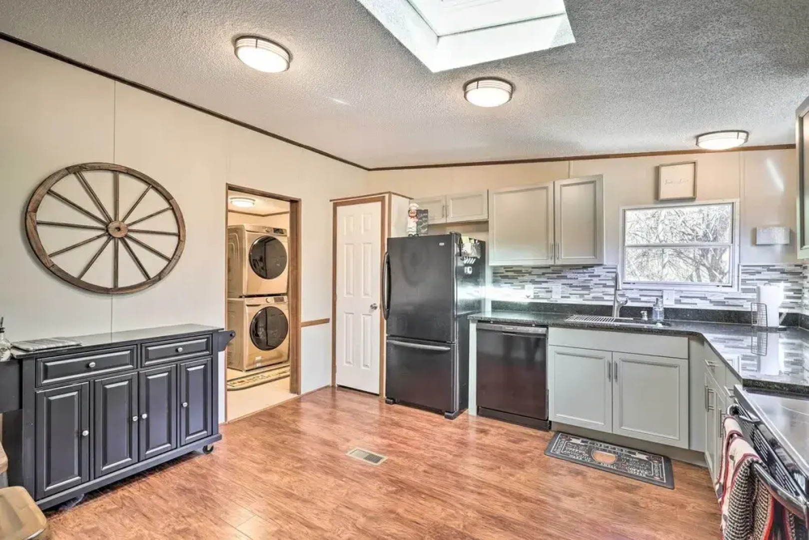 Hot Tub & Fire Pit at Luxe Blue Ridge Bungalow