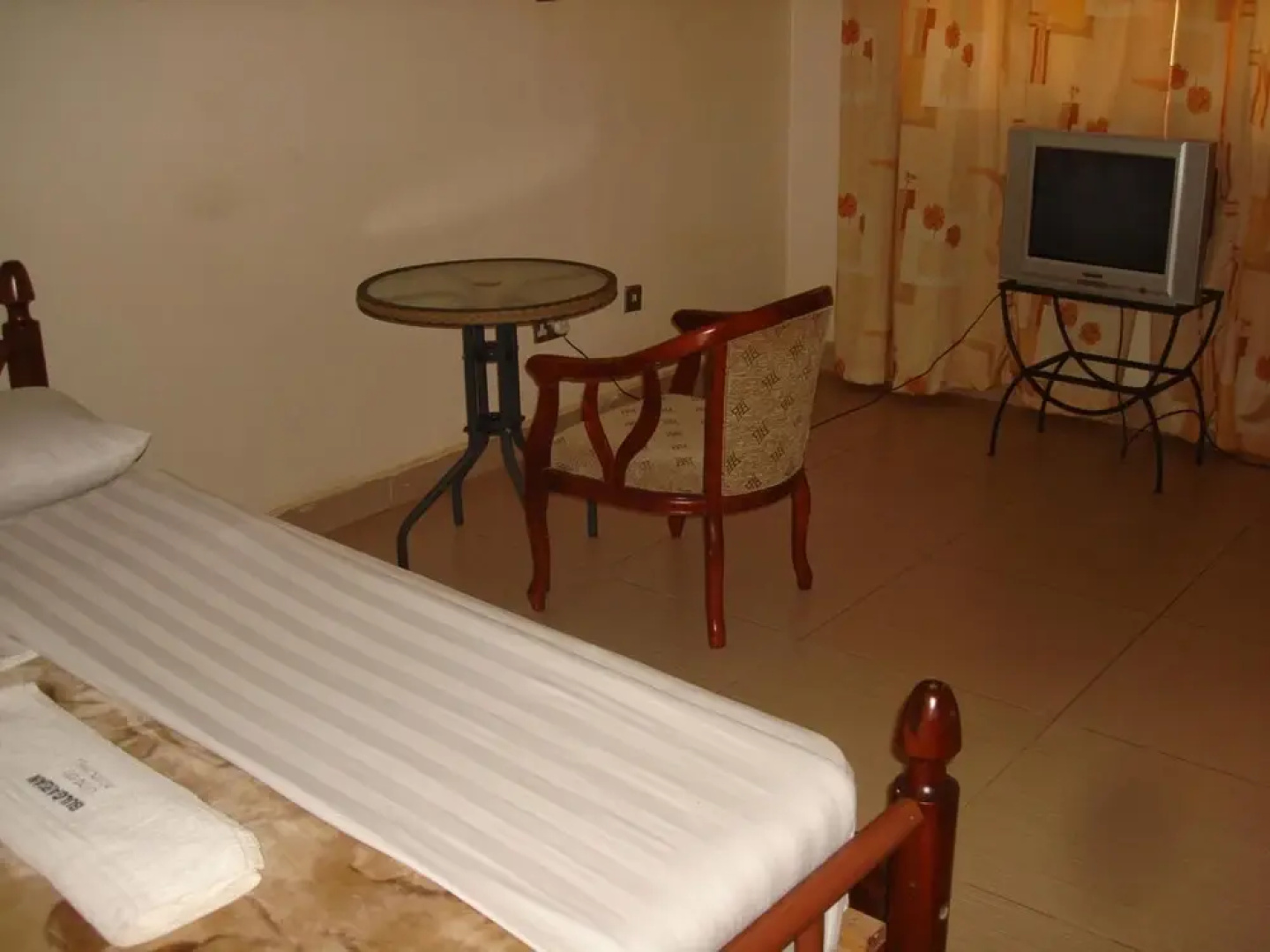 Acholi Inn