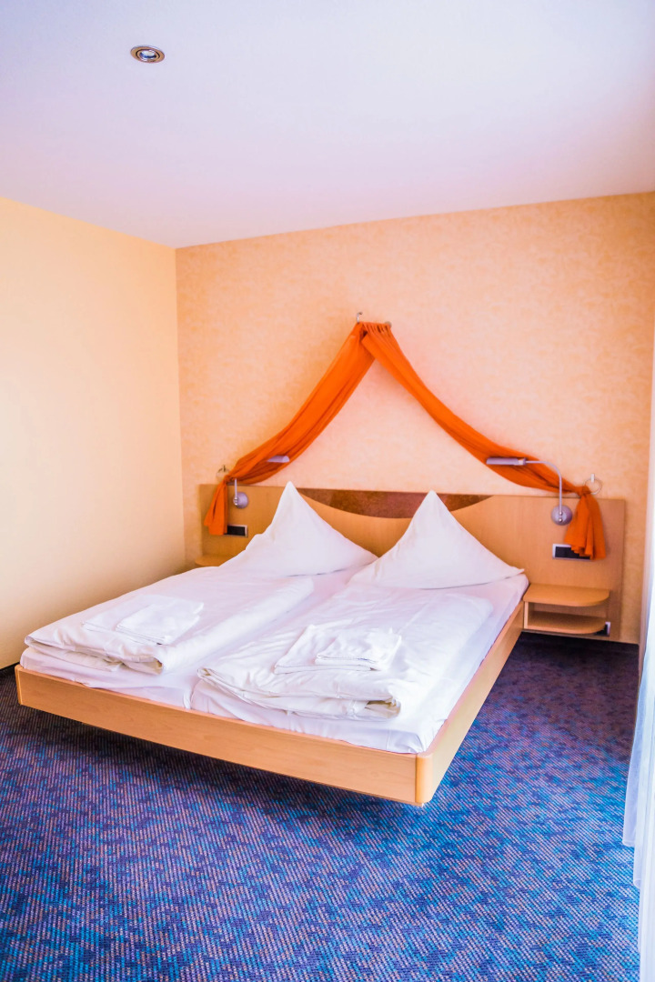 Warias Hotel & Restaurant