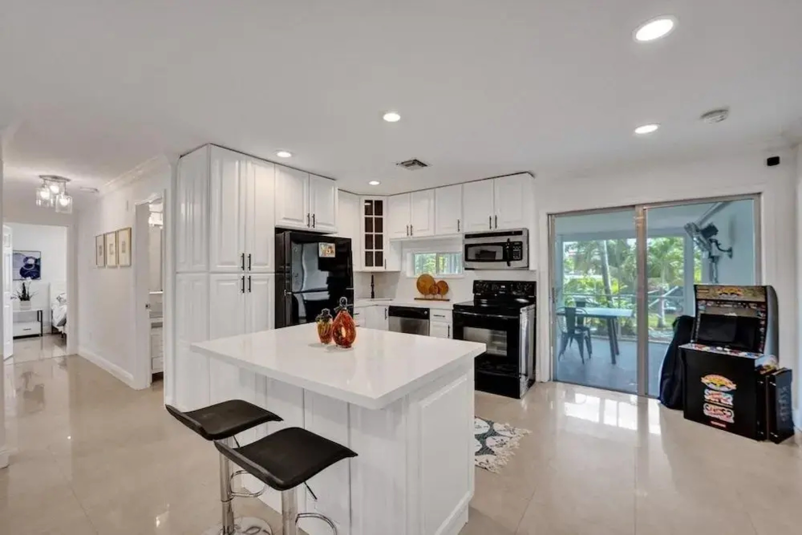 Casa Lago 3 Bedroom Home by Redawning