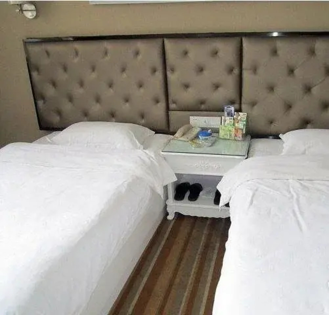 Fuyang Jade Theme Hotel