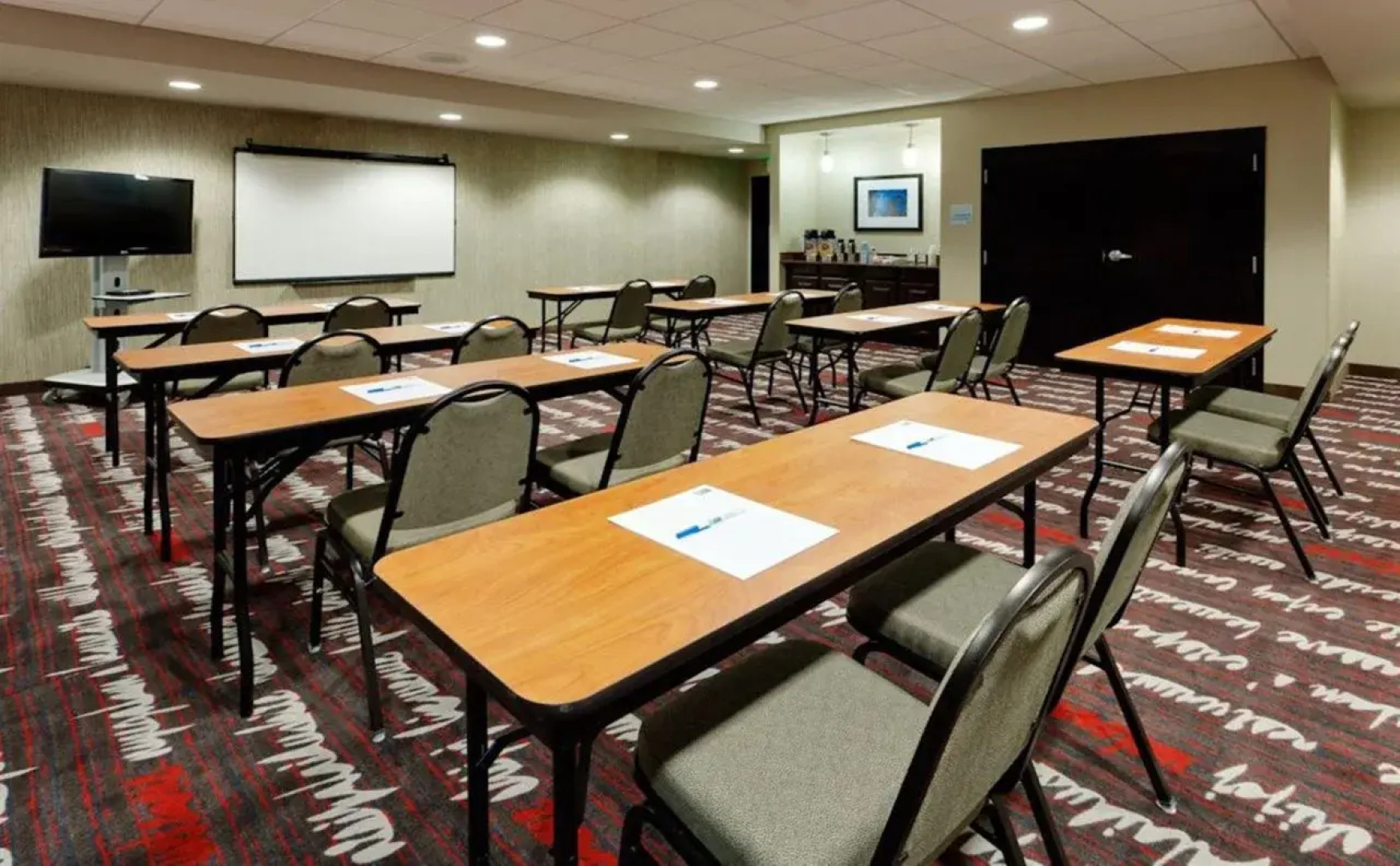 Holiday Inn Express Hotel & Suites York NE - Market by IHG