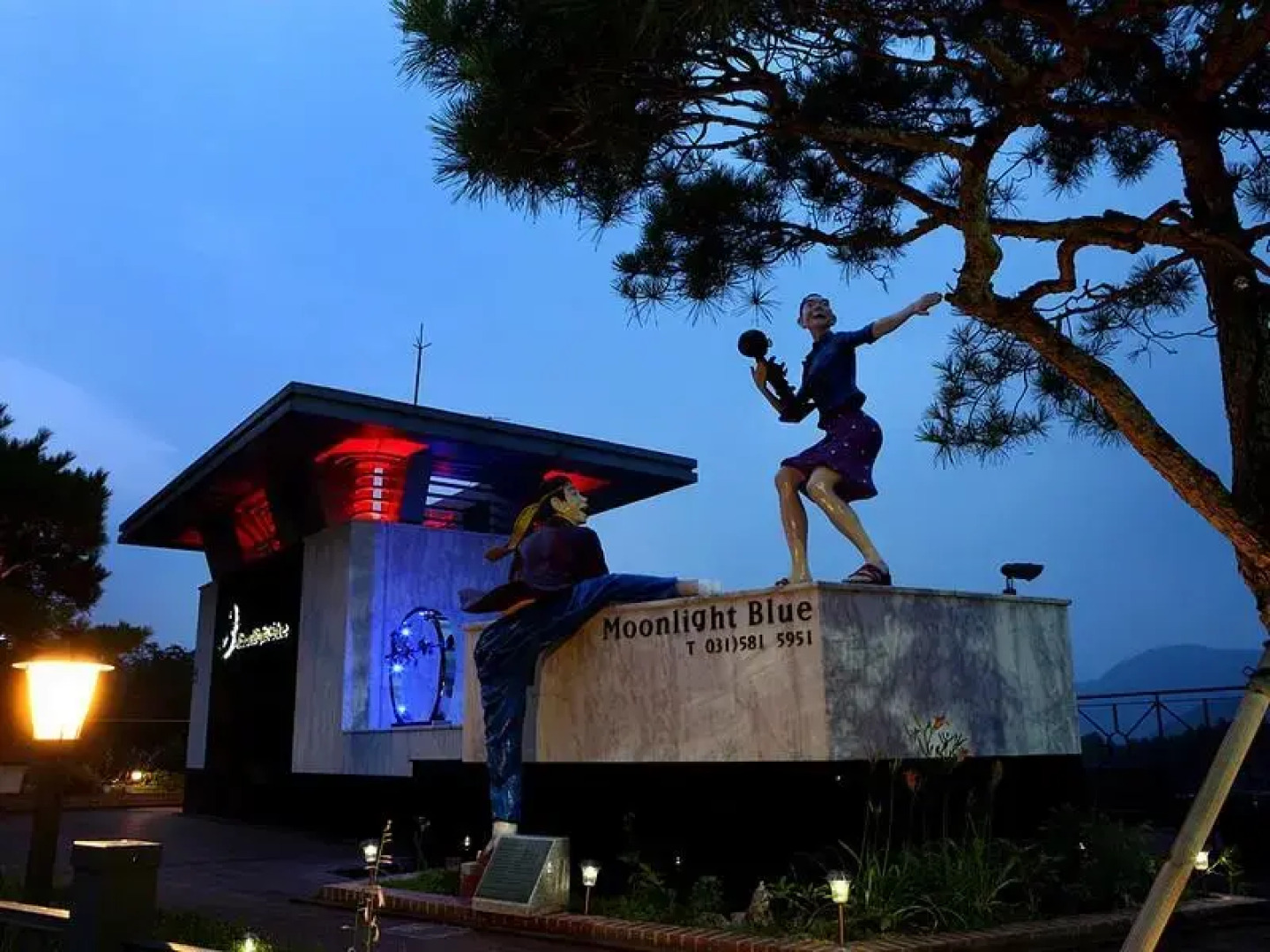 Moonlight Blue Pension