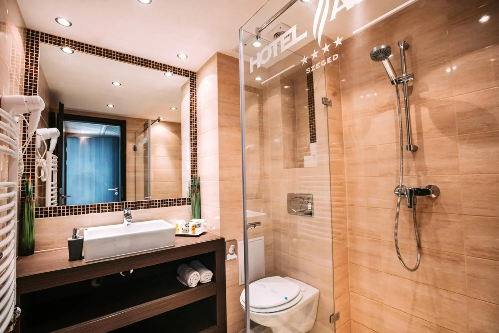 Auris Hotel