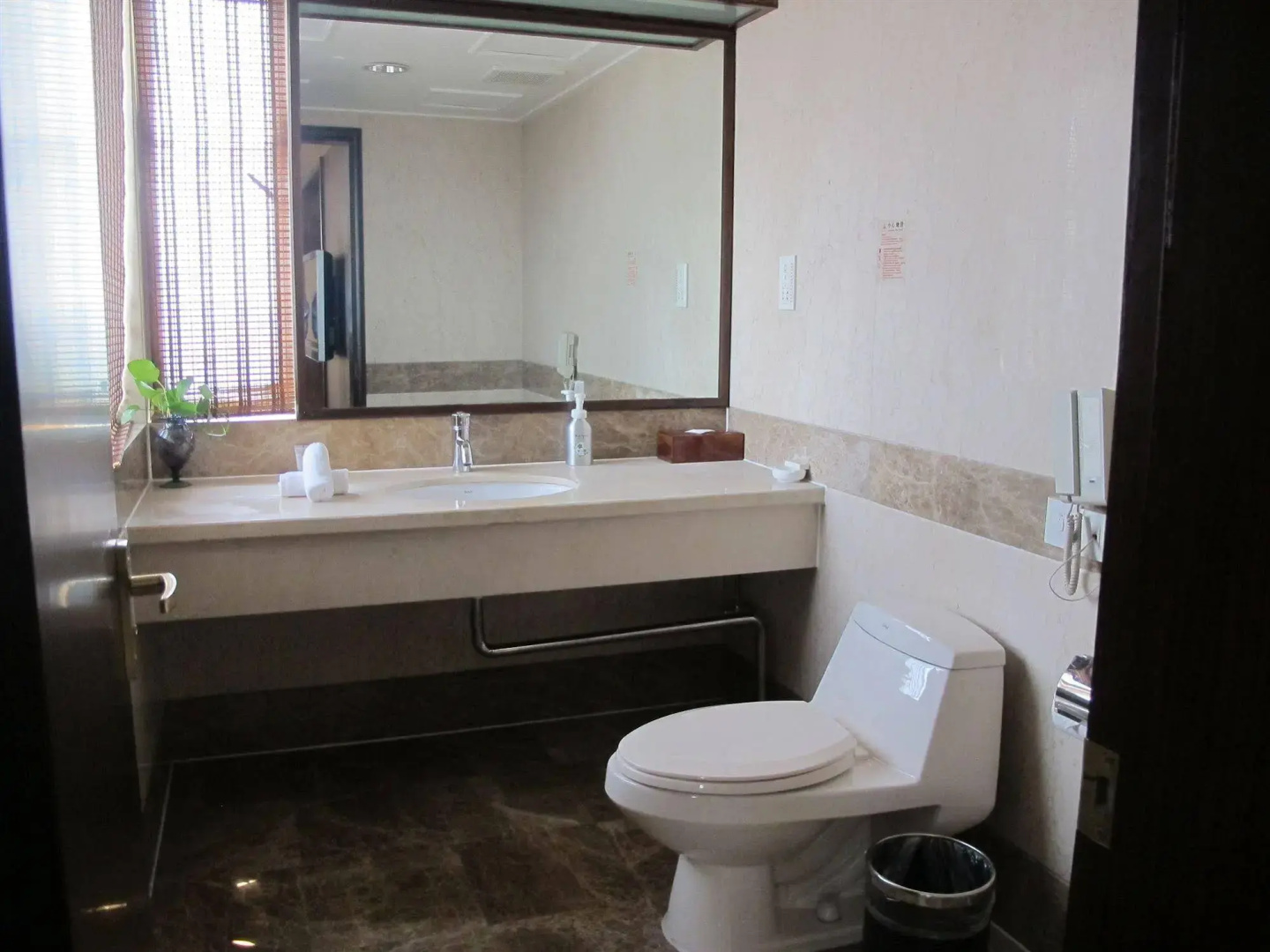 Yiwu Yi He Hotel
