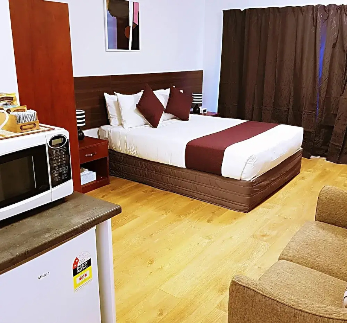 Отель Airport Garden Inn 