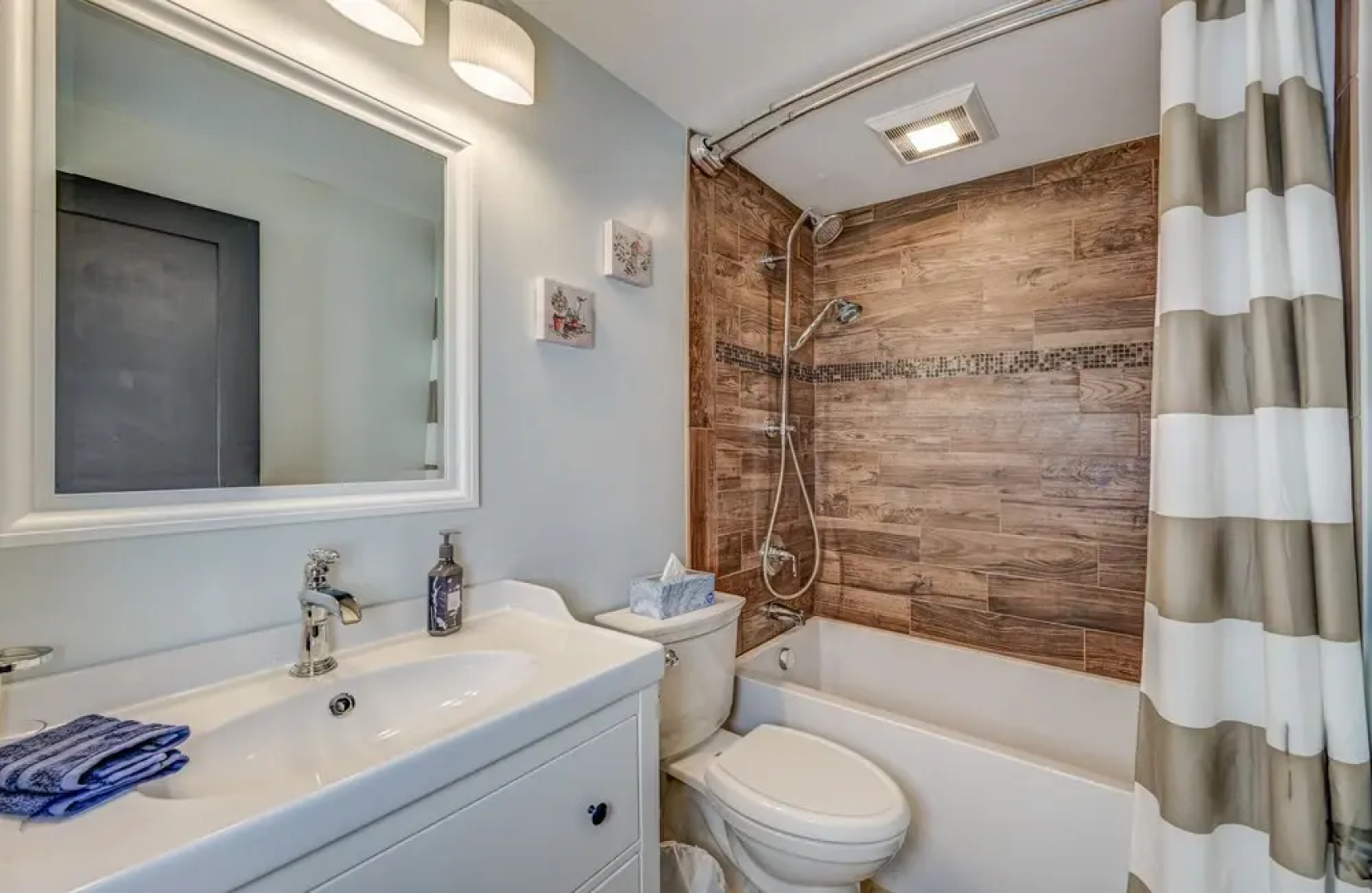 Renton Oasis: Relaxing 3br Home W/ Great Outdoor! 3 Bedroom Home by RedAwning