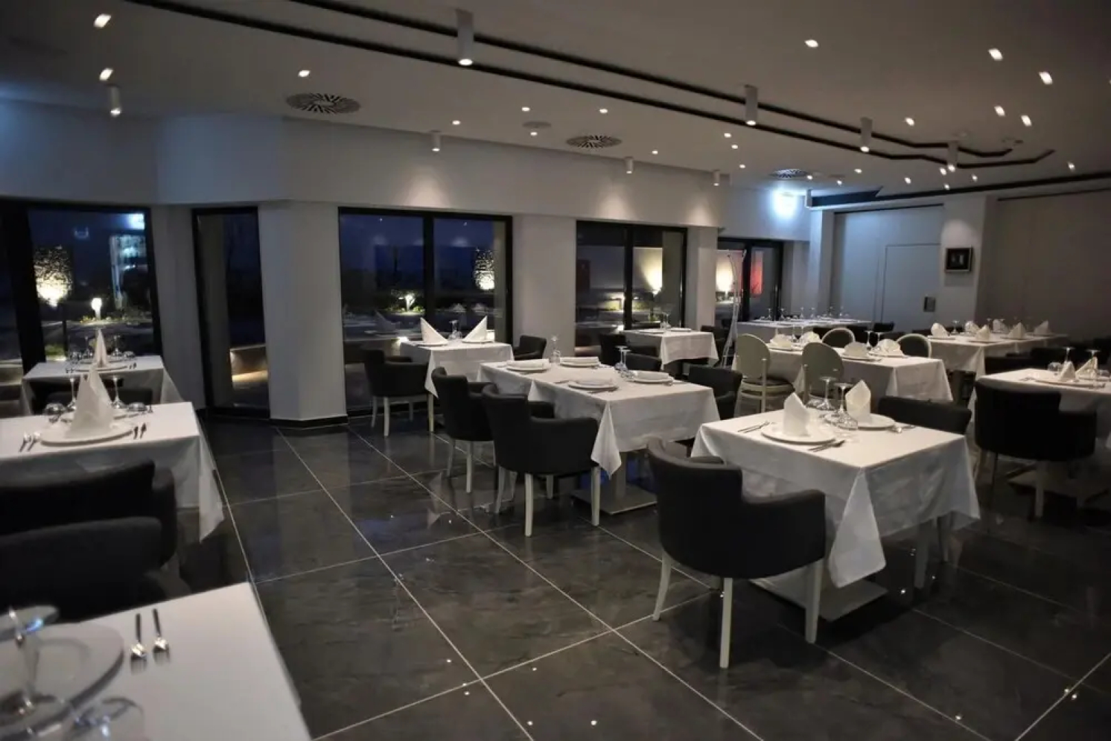 Santiny Hotel & Restaurant