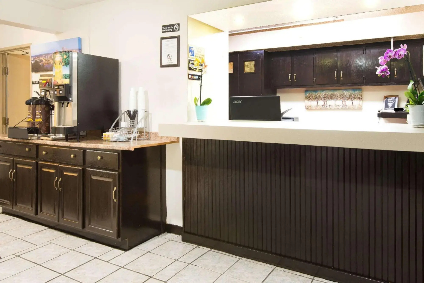 Super 8 by Wyndham Pittsburgh PA Airport/University Area