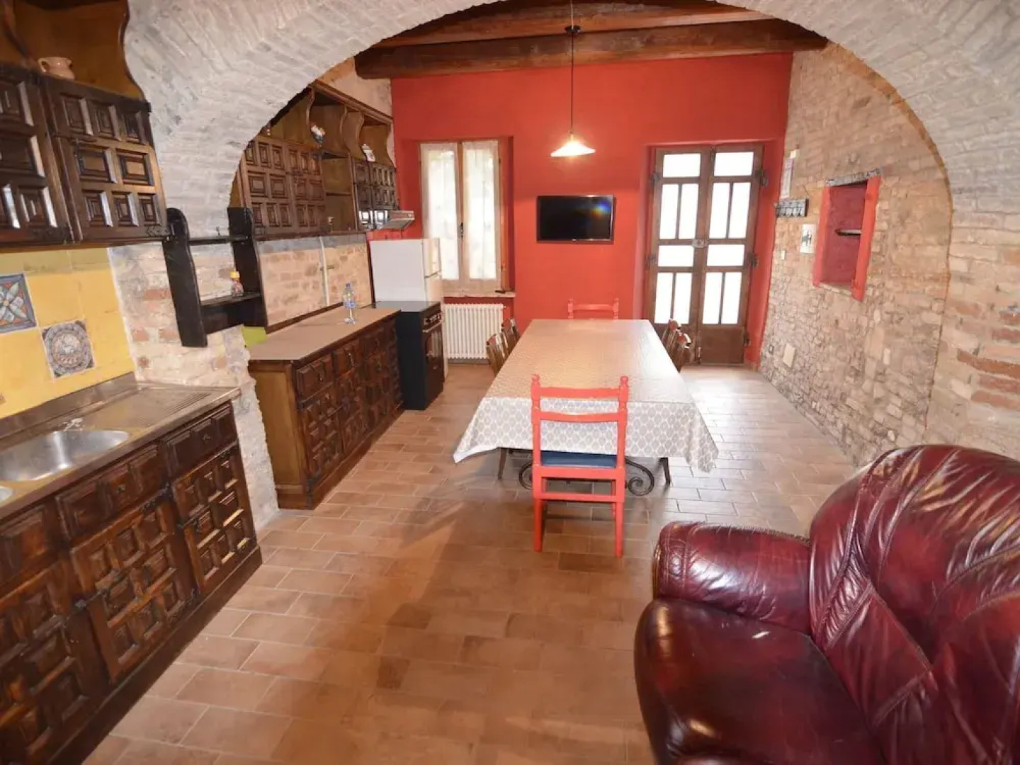 Cushy Apartment With Swimming Pool, Garden,fireplace,parking