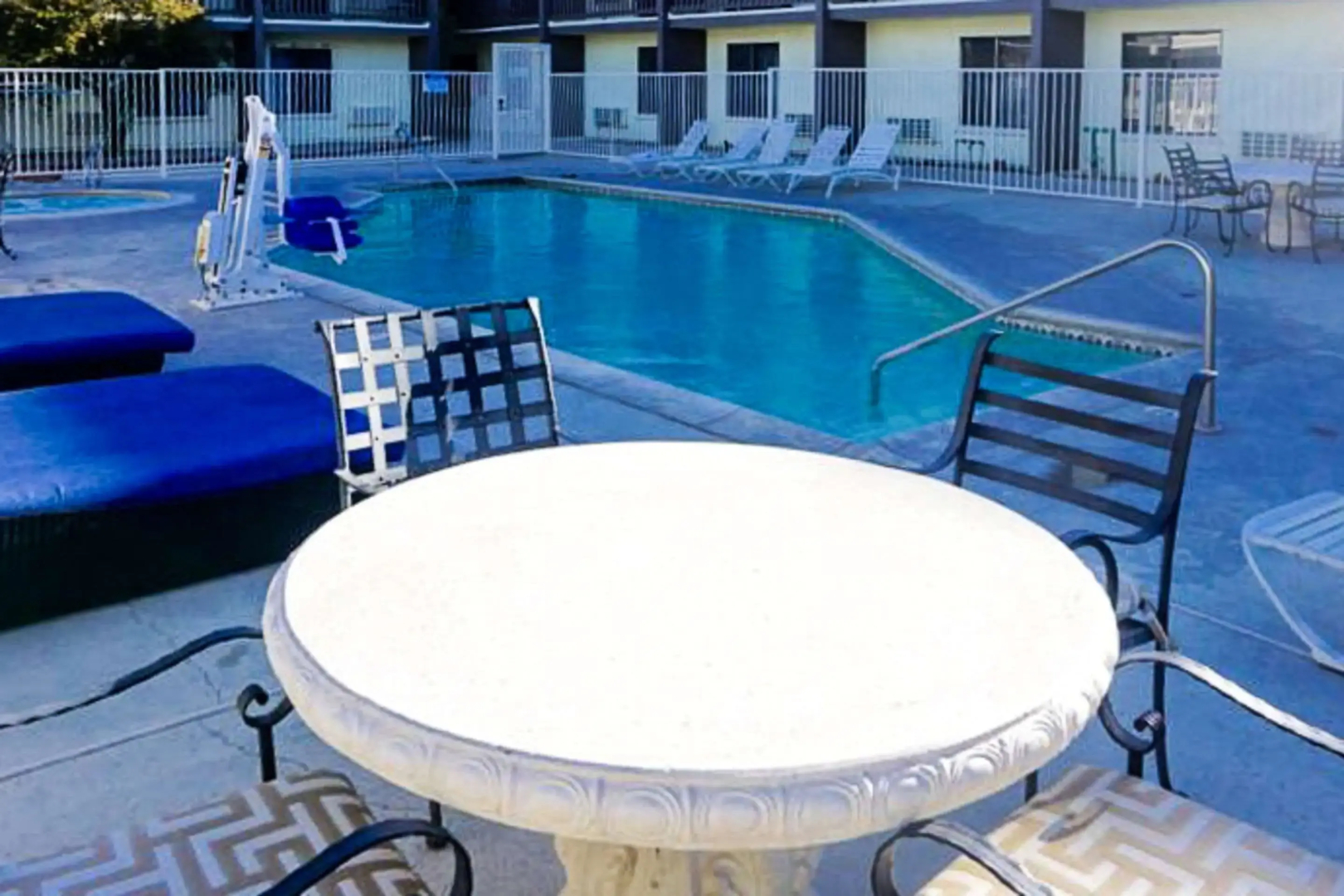 Heritage Inn and Suites