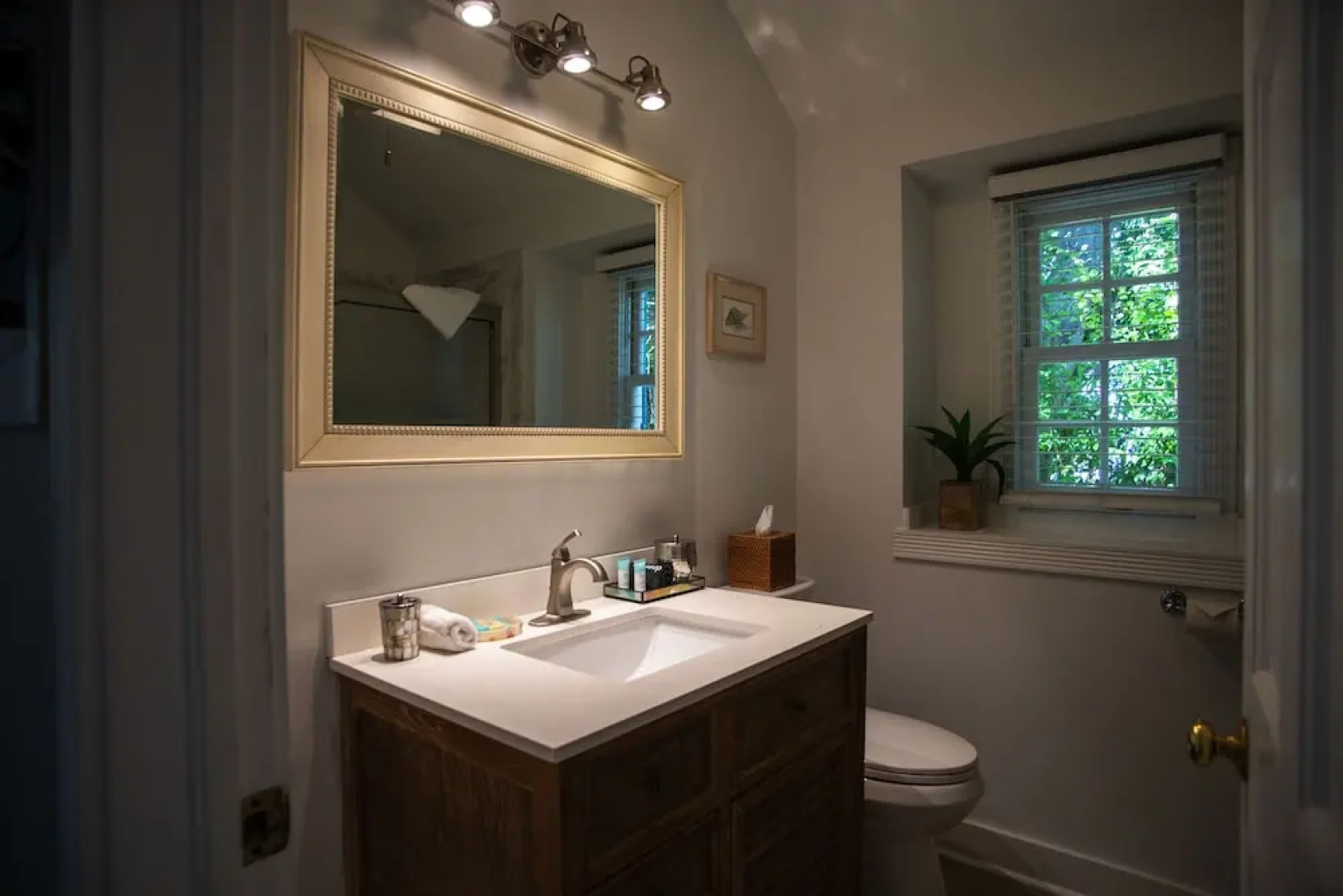 Andrews Inn & Garden Cottages