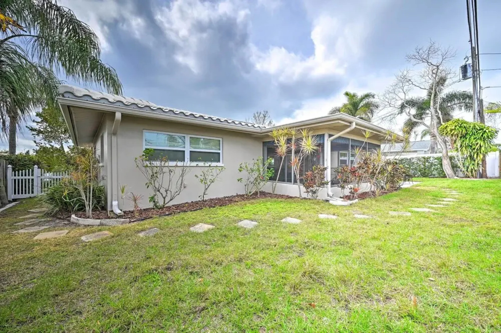 Sunny Largo Retreat: 4 Mi From Indian Rocks Beach!