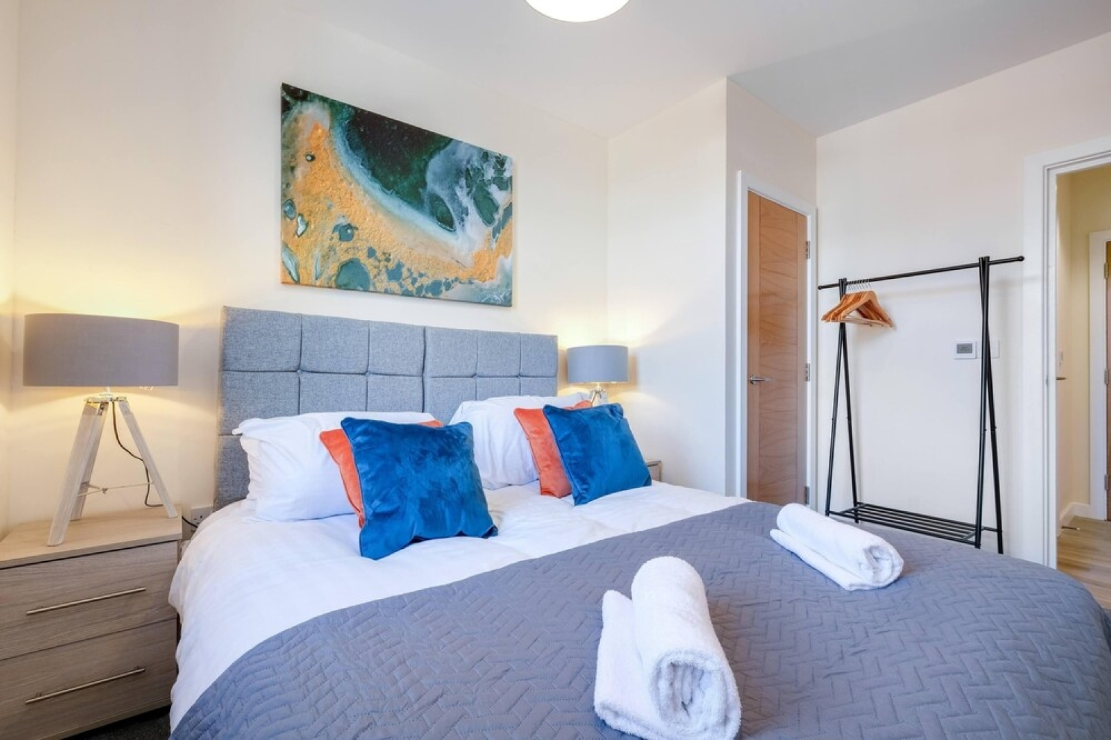 1 & 2 Bedroom Apartments by 12Stay