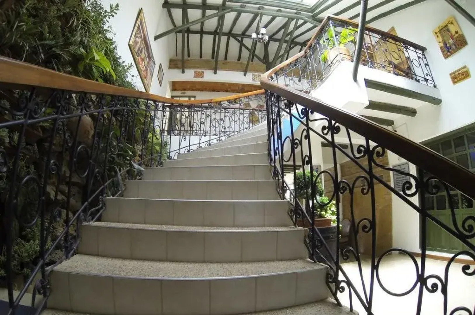 Zaguan De Los Heroes