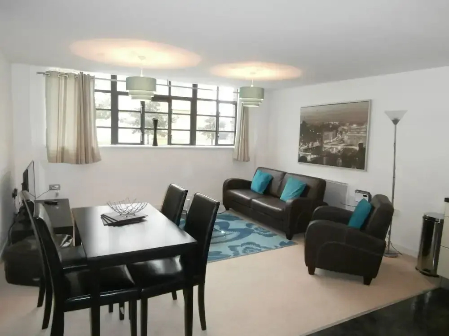 Flexi-Lets@Wallis Square, Farnborough