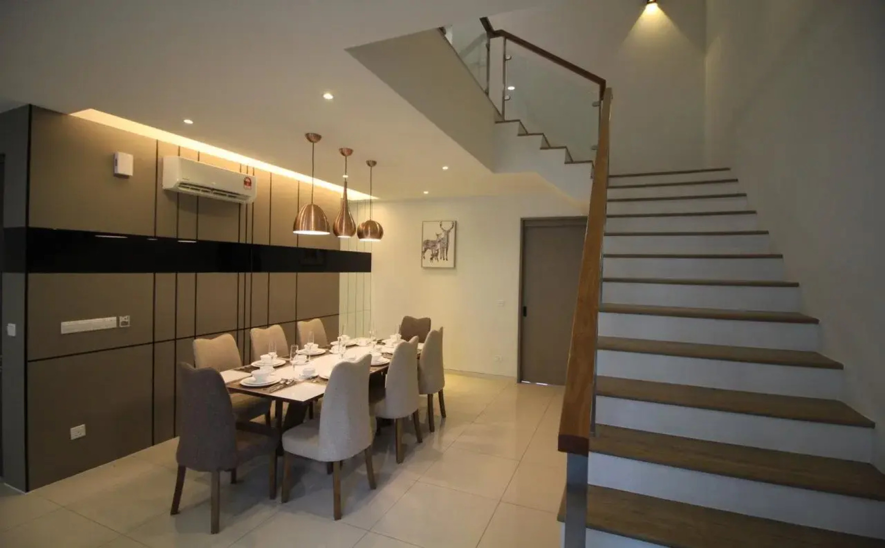 Tropical Villa Service Suite