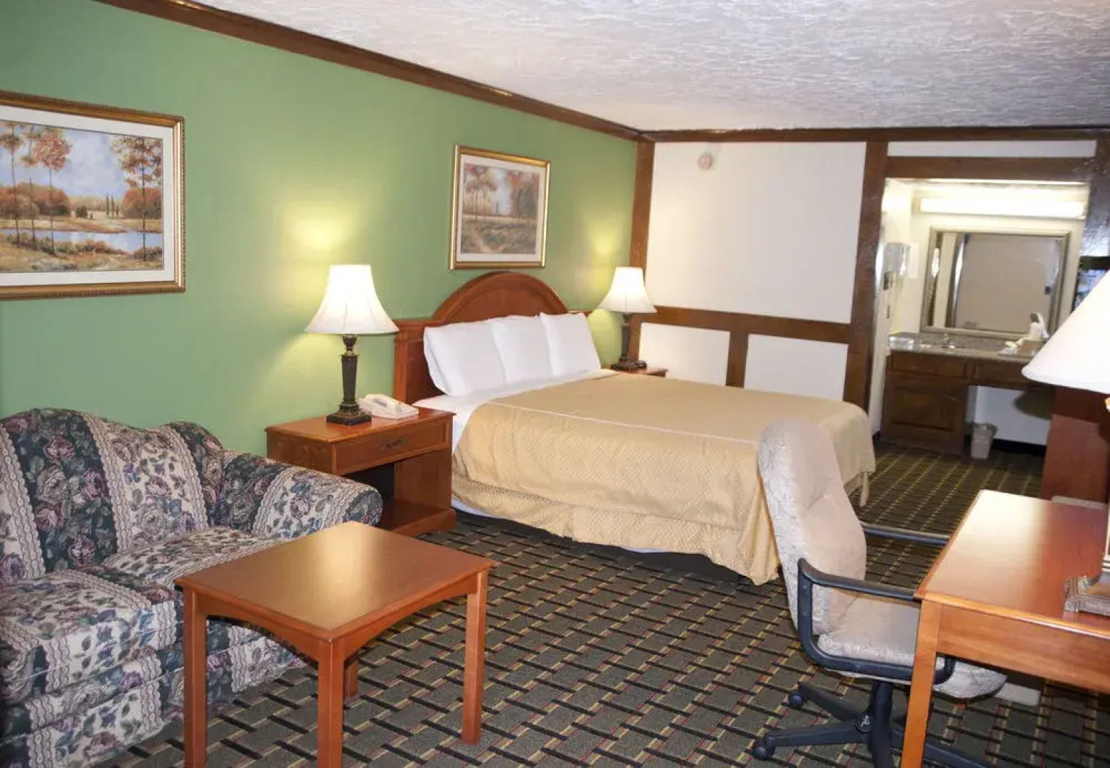Victorian Inn & Suites