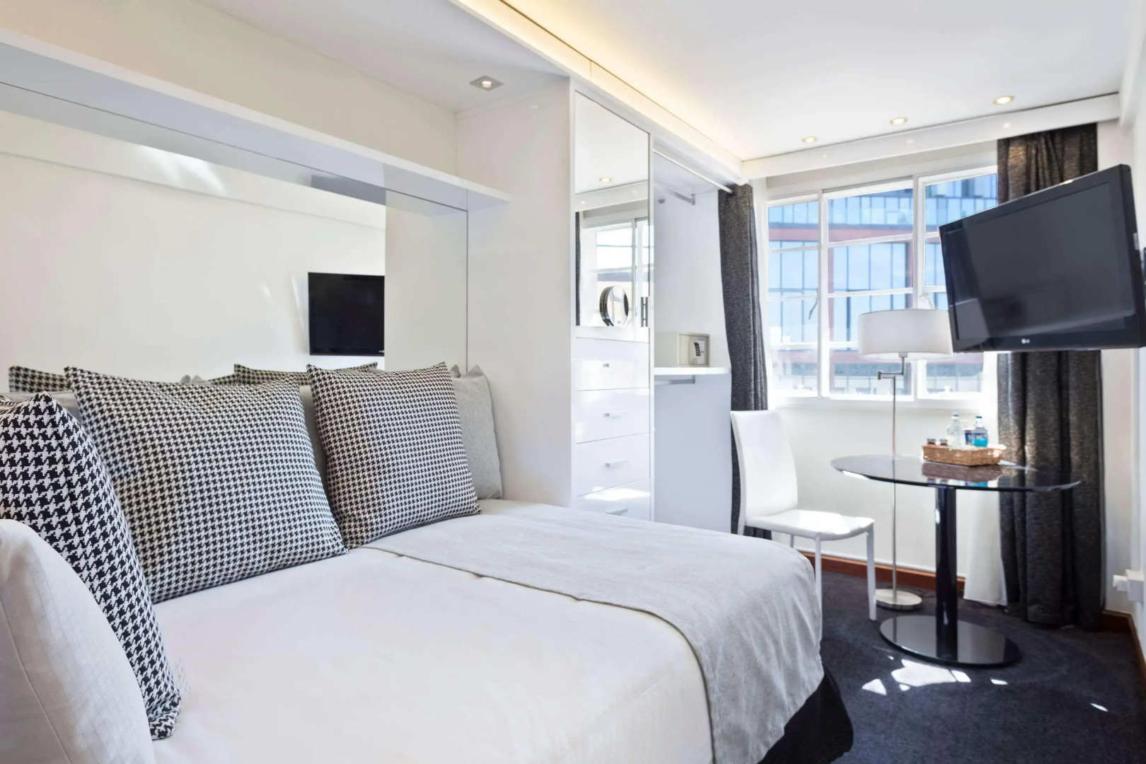 Melia White House Apartments