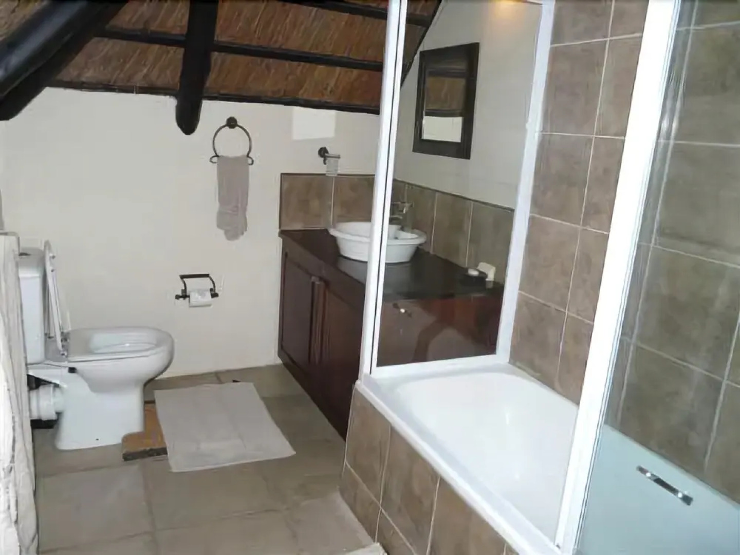 Crawfords Beach Lodge & Cabins