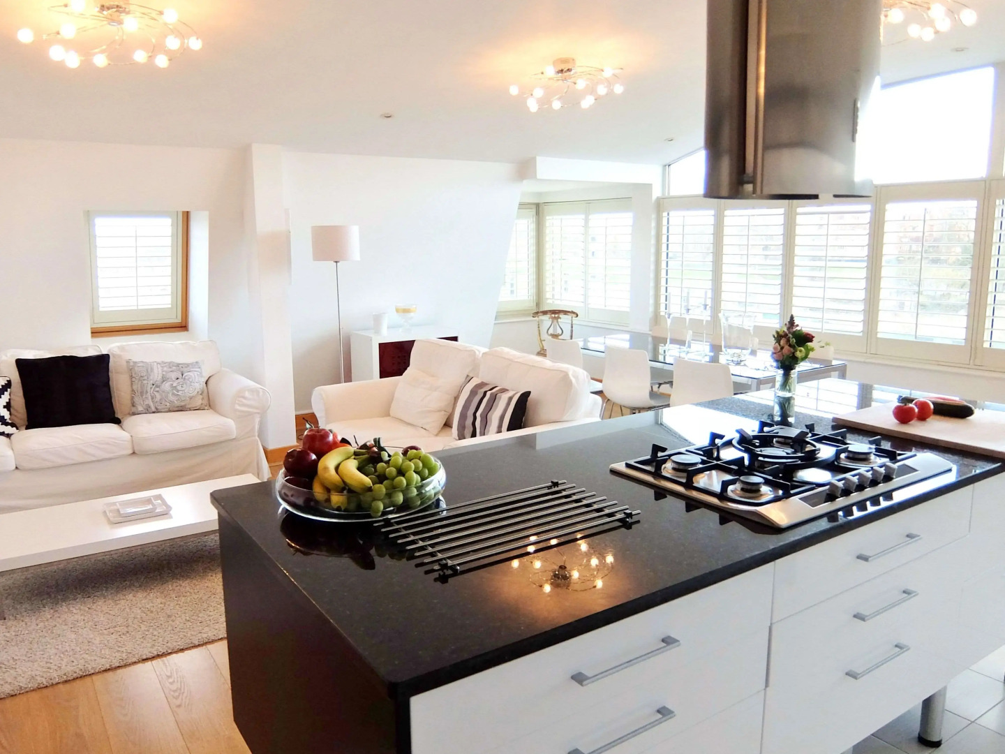 Hampton Court Palace View by Vantage Apartments