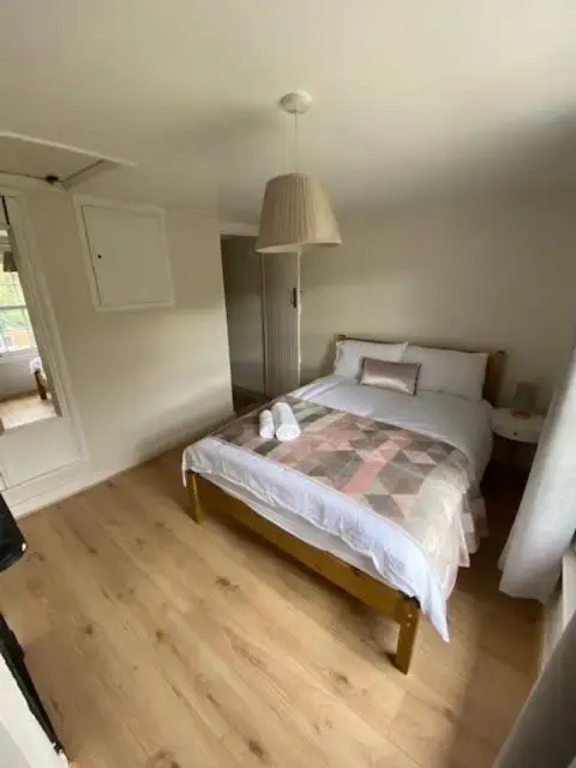 Stunning 2 bedroom cottage with Garden Office