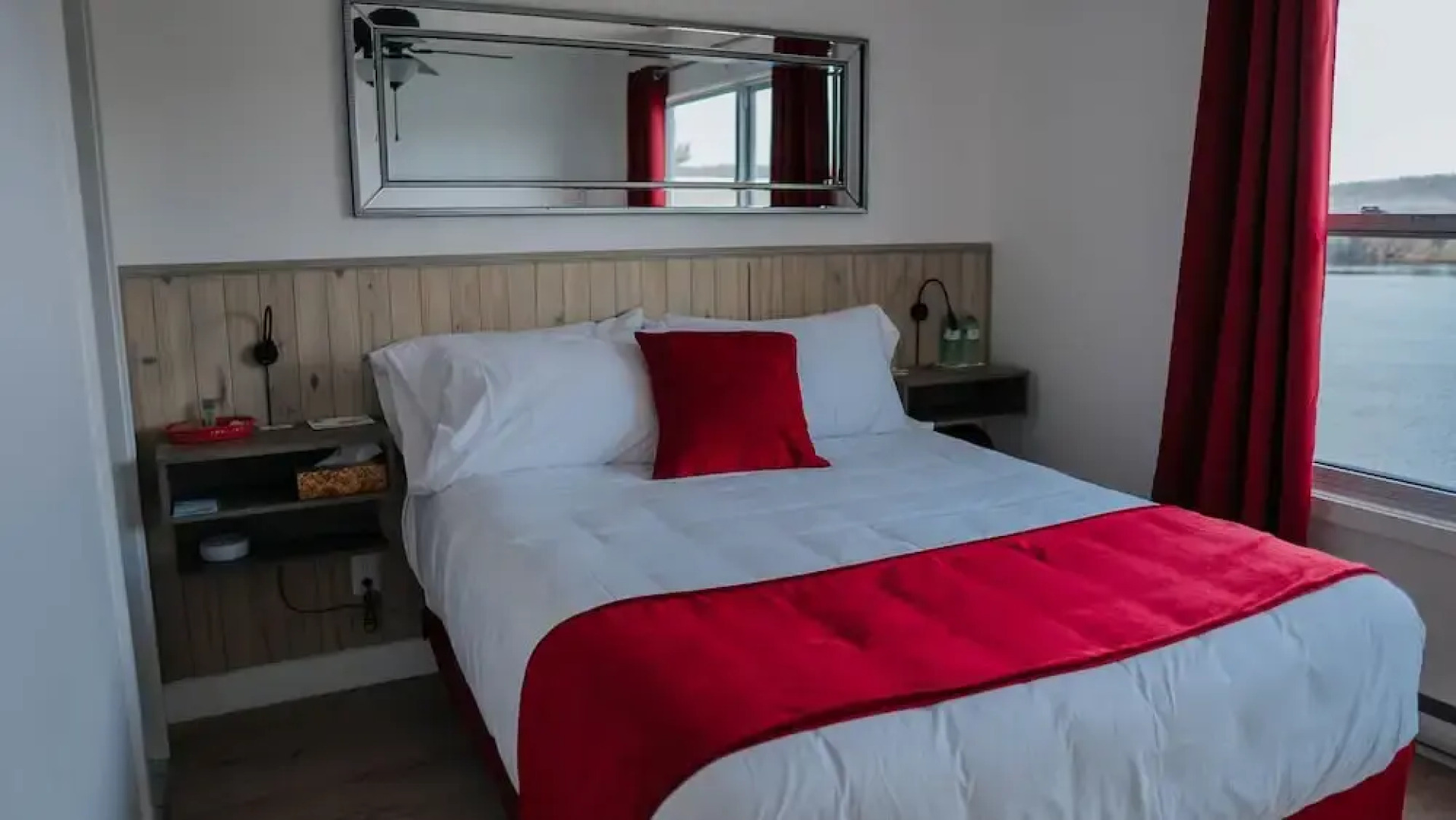 Auberge Lac du Pin Rouge