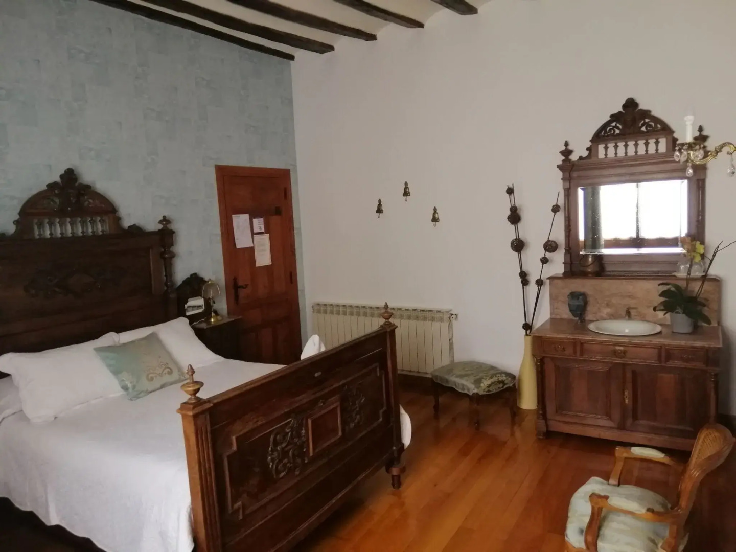 Inviting mansion in Salinillas de Buradón with pool