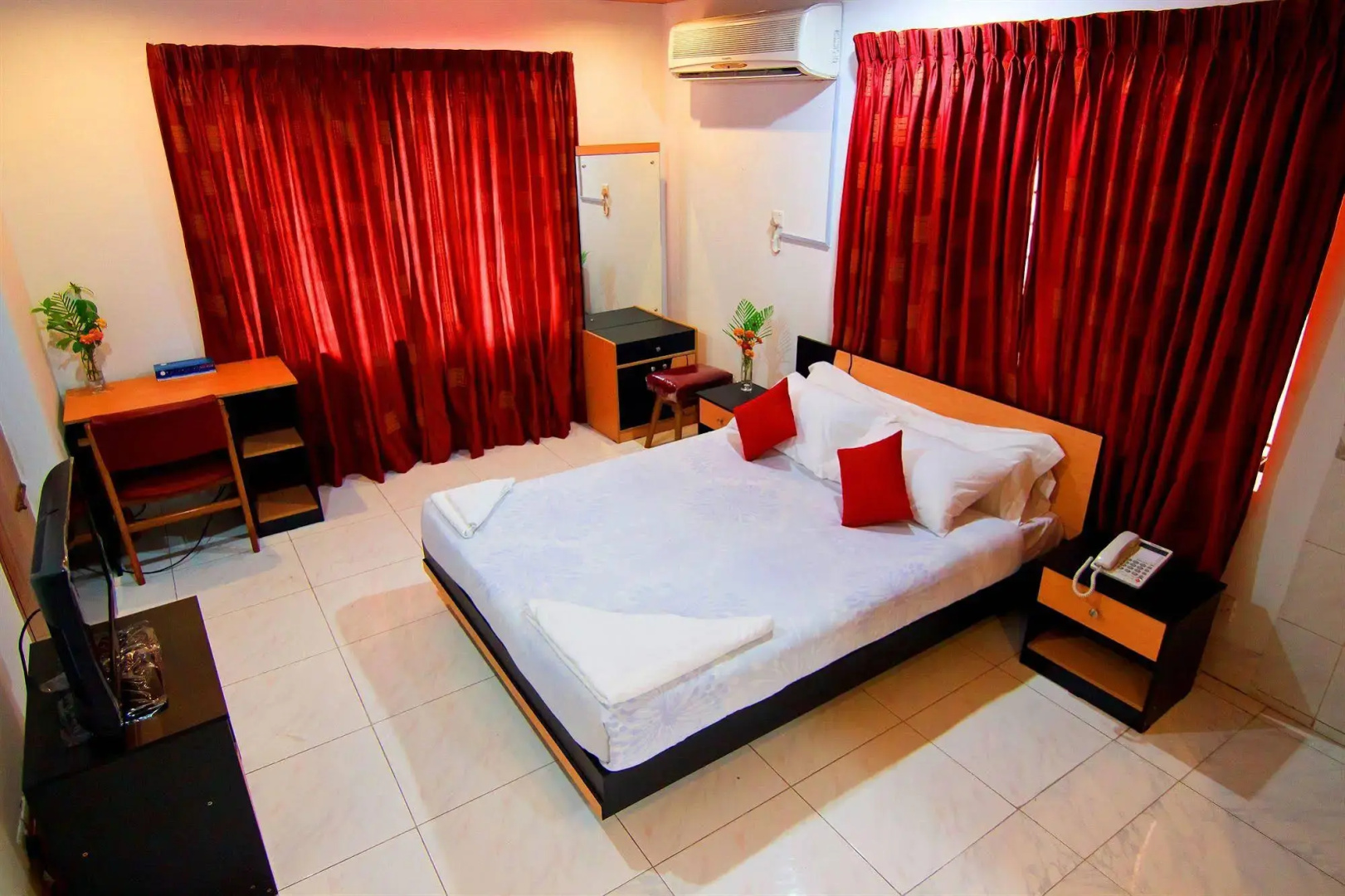 Hotel Tropical Daisy
