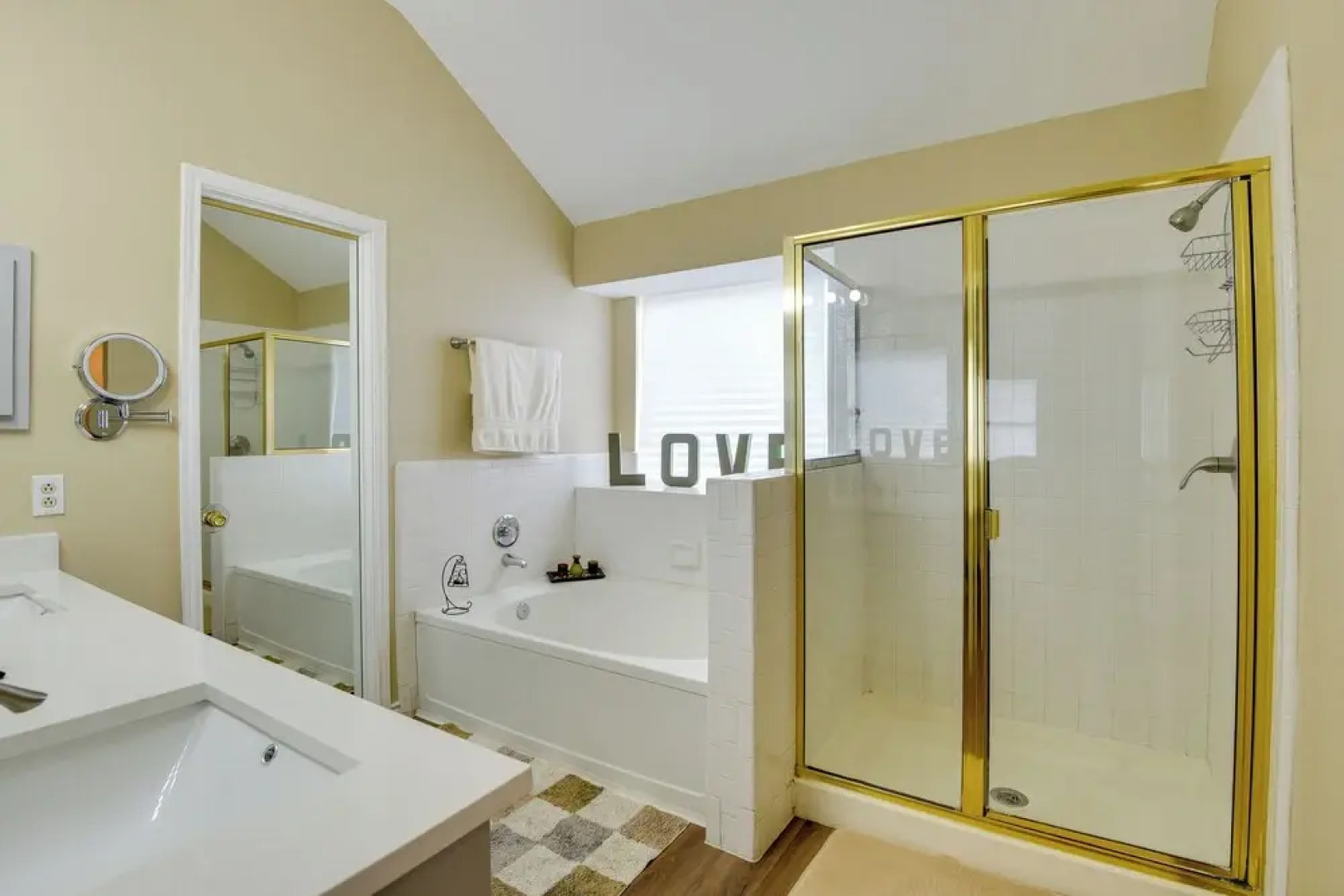 16 Mi to Dtwn Dallas: Spacious Home w/ Yard!