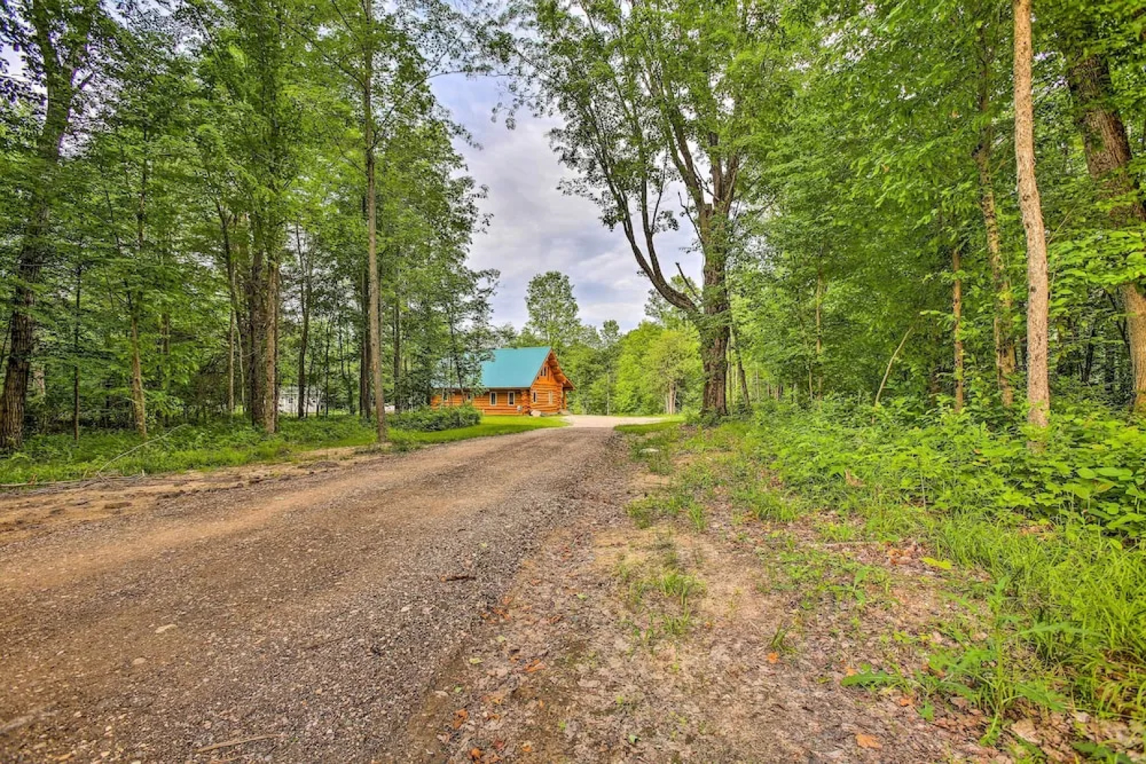 Custom Log Cabin w/ Deck & 45 Acres By Pine River!