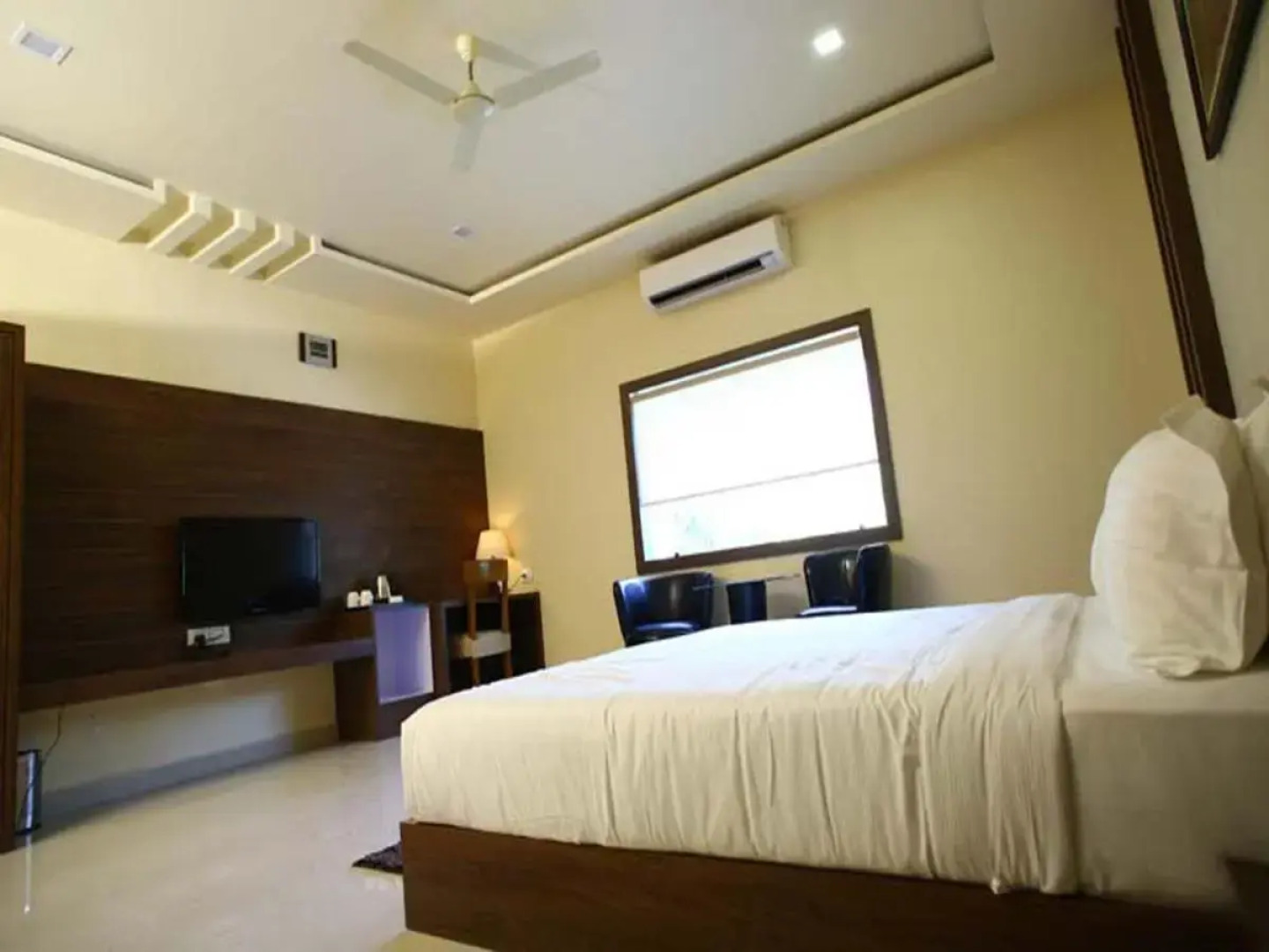 Hotel Saroj Sagar - Sagar