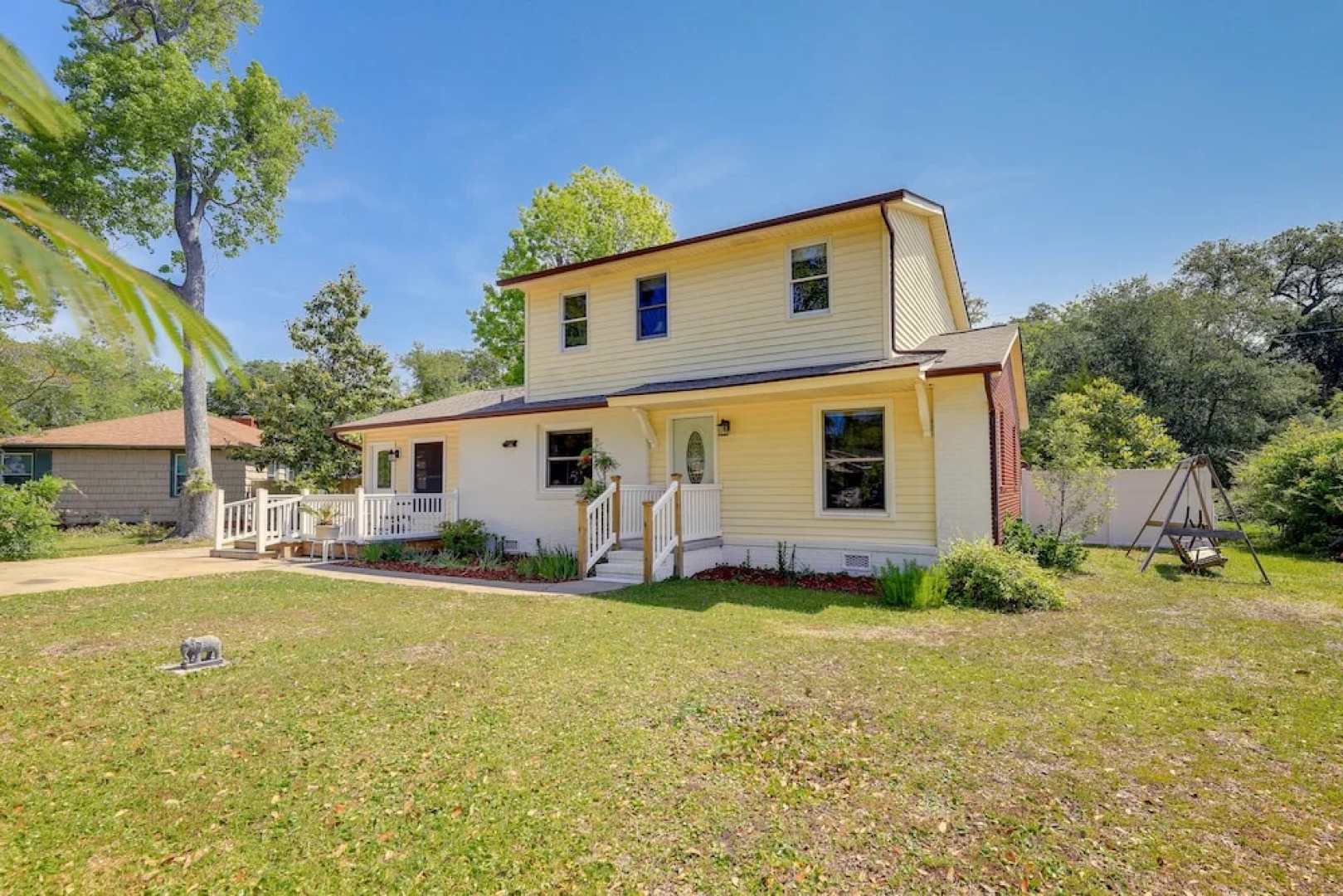 Well-equipped Morehead City Home ~ 5 Mi to Beach!