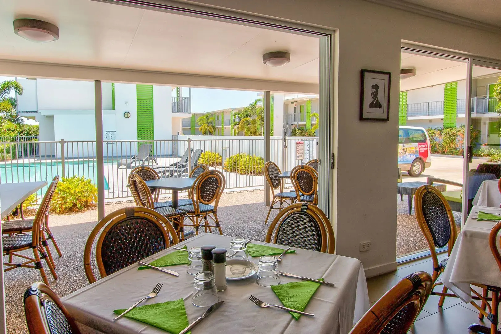 Mackay Oceanside Central Hotel