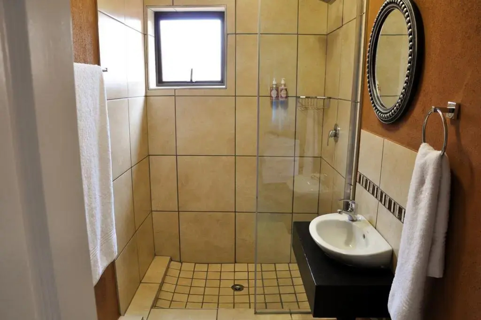 Me Casa Guest House