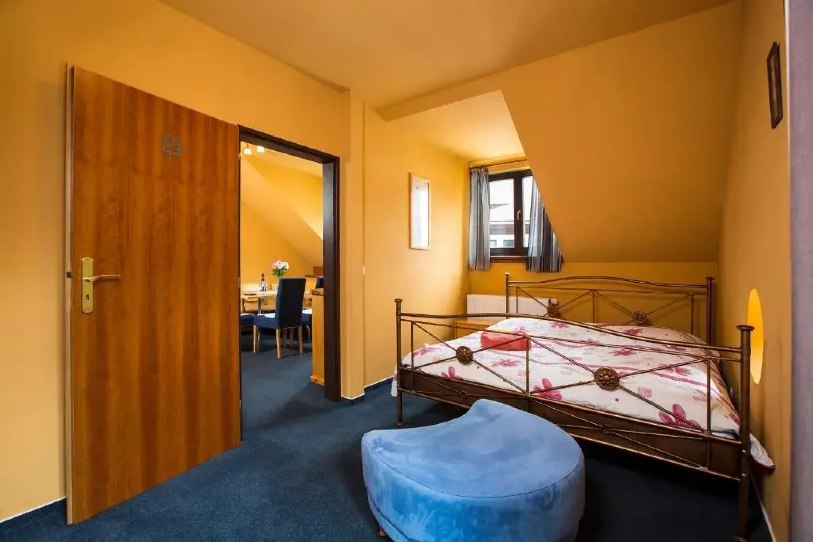 Yellow Ski Apartments