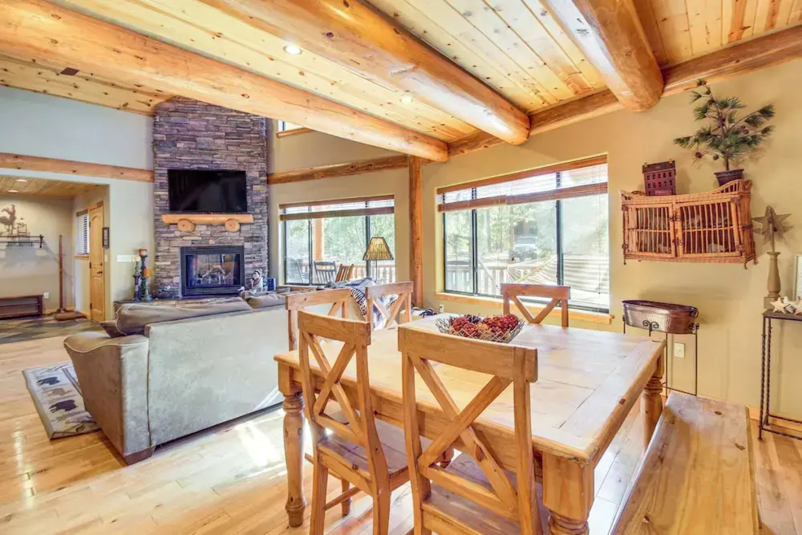 Fire Pit: Cozy Winter Cabin, 45 Mi to Sunrise Park