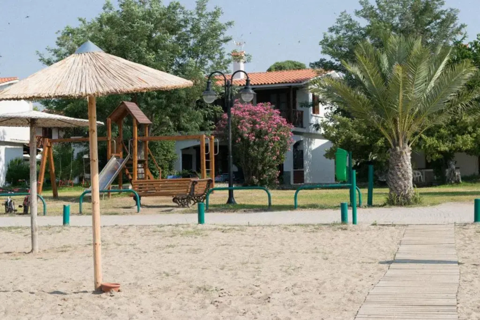 Mikiverna Houses & Apartments