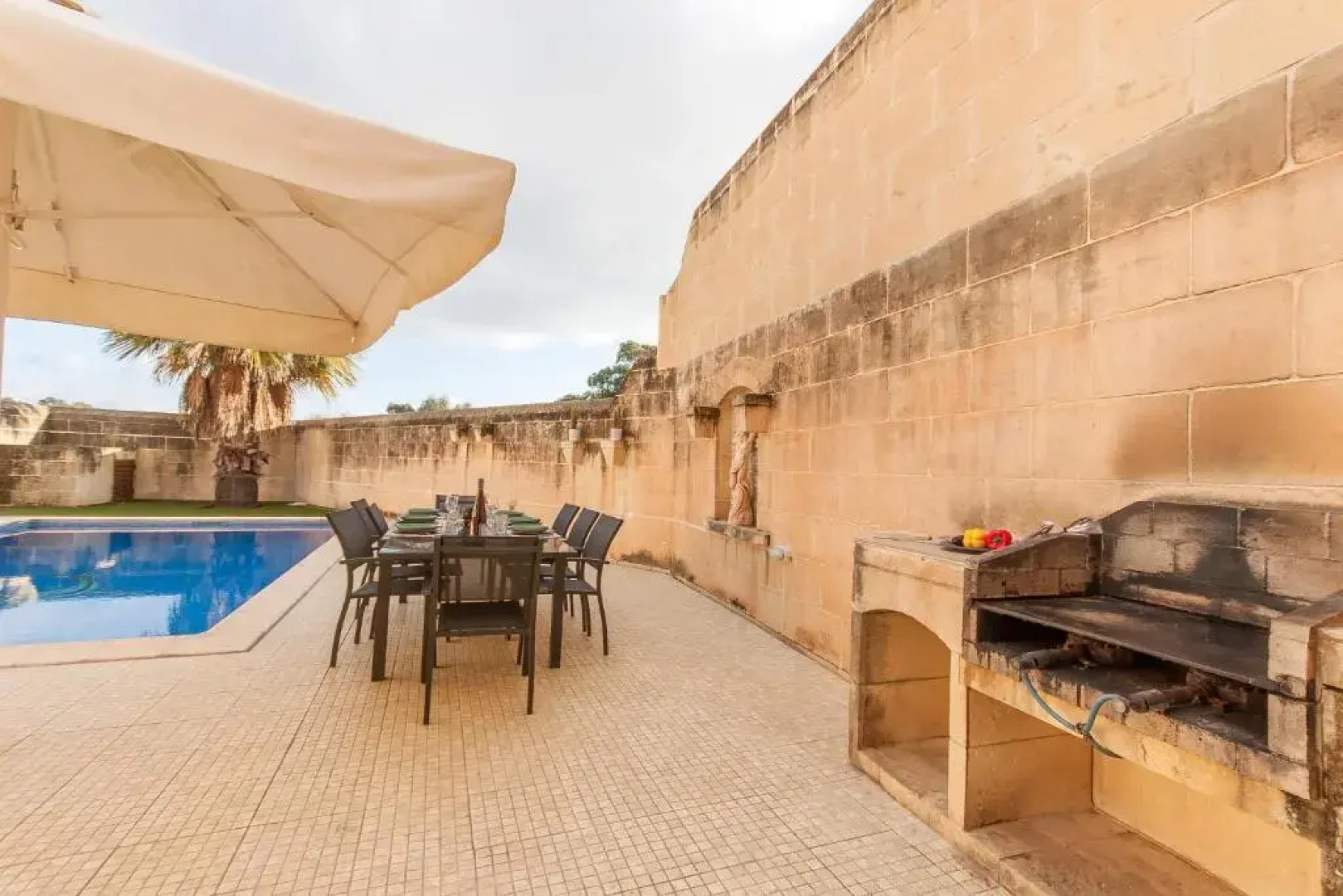 Centre Island Gozitan Farmhouse & Pool