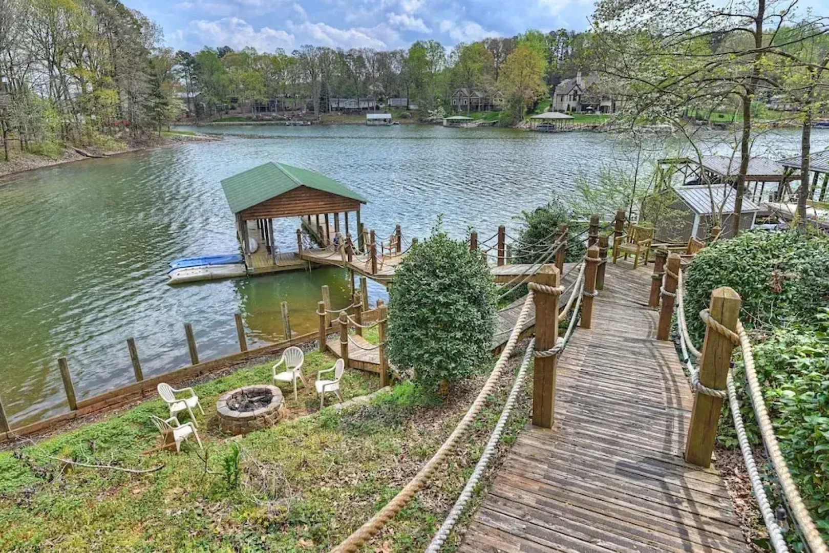 Lakeside Lodge by Avantstay Hot Tub Dock